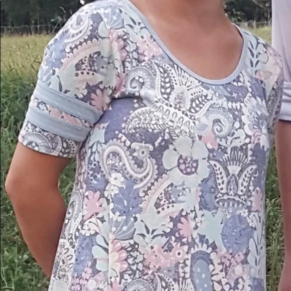 LuLaRoe XS Simply Comfortable Perfect T - Picture 5 of 17